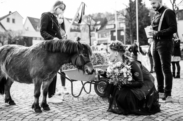 Andrea & Dennis – Rockabilly Hochzeit mit Pony Dein Hochzeitsfotograf photoart hübner 20