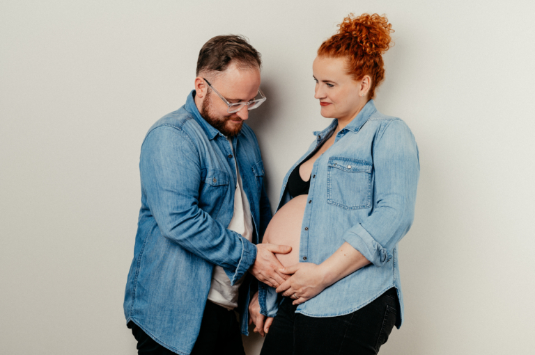 Babybauch Shooting mit Carina und Andre Schwangerschafts Fotos zu zweit photoart hübner Dein Fotograf in NRW 20
