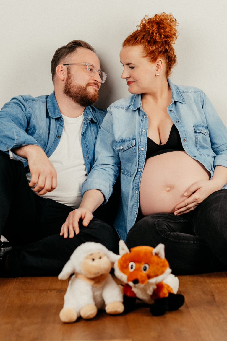 Babybauch Shooting mit Carina und Andre Schwangerschafts Fotos zu zweit photoart hübner Dein Fotograf in NRW 24