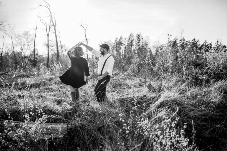 Couple Shooting Pia und Sebastian in Outdoor im Wald bei perfektem Sonnenlicht photoart hübner Kreis Mettmann Dein Fotograf 08