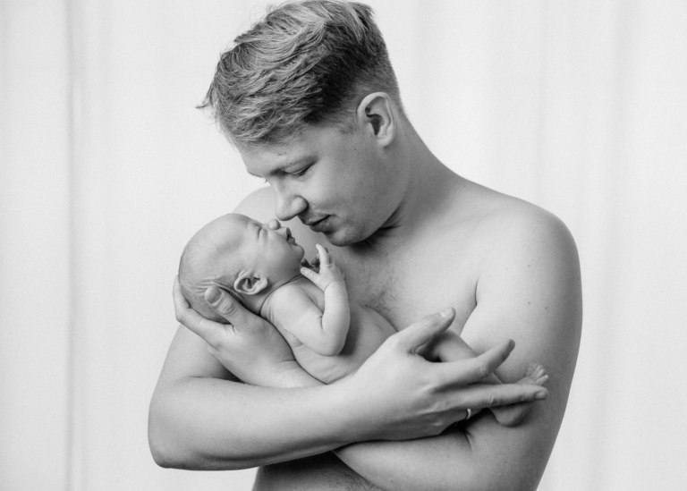 Darf ich vorstellen – Johann Neugeborenen Shooting im Atelier photoart hübner in Ratingen bei Düsseldorf 17