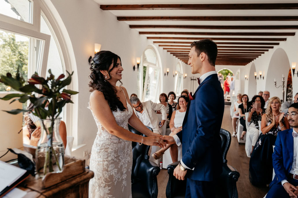 Hochzeit am Rolandsbogen – Marvin und Renan Hochzeitsreportage nahe Bonn photoart huebner Dein Hochzeitsfotograf 29 .jpg