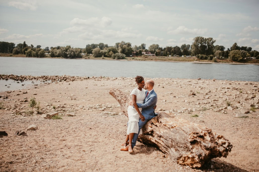 Hochzeit in Duesseldorf im Standesamt und am Rhein mit Christine und Christian Dein Hochzeitsfotograf photoart huebner 62 .jpg