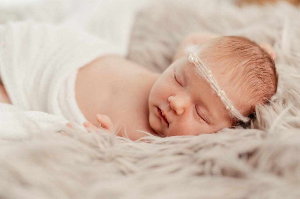 Little Sophia – Neugeborenen Shooting Familien Fotograf photoart huebner Atelier in Ratingen bei Duesseldorf 13 .jpg