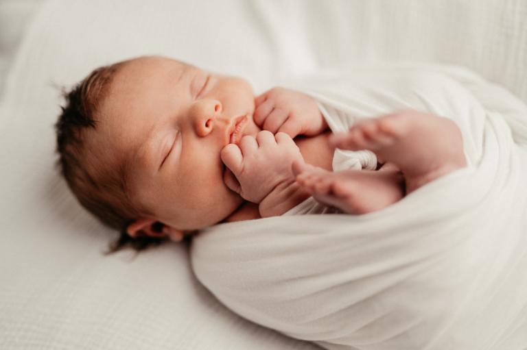 Neugeborenen Fotos – Babyglück – Willkommen kleiner Danilo Neugeborenen Shooting photoart hübner Dein Fotograf 01