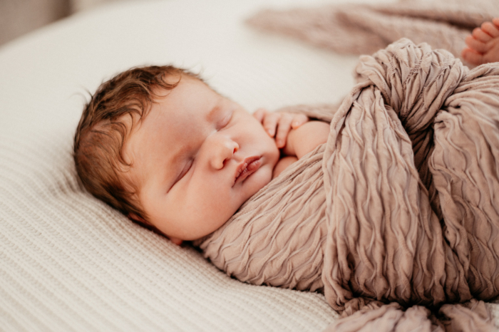 Newborn – Hallo, du kleine Erdenbürgerin Neugeborenen Session in Ratingen Atelier photoart hübner 01