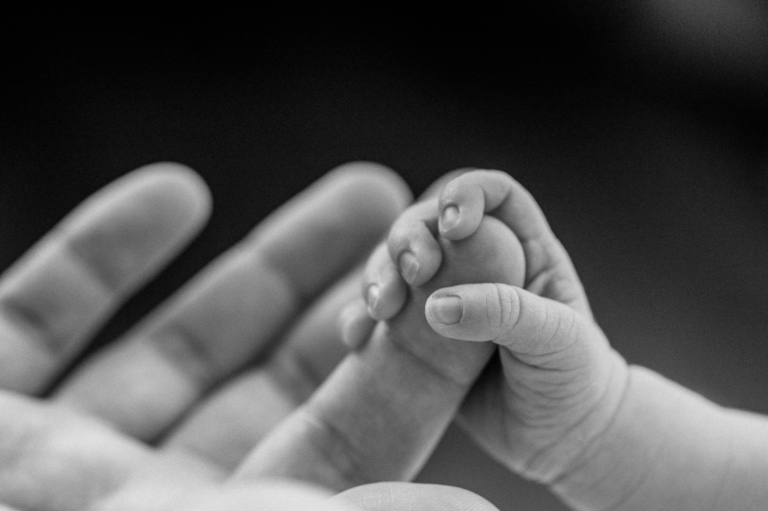 Newbornshooting – „Klein aber Oho“ Neugeborenen Fotografie im Atelier photoart hübner 07