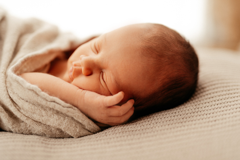 Newbornshooting – „Klein aber Oho“ Neugeborenen Fotografie im Atelier photoart hübner 10