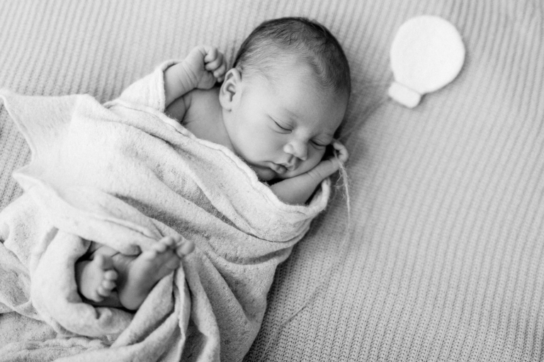 Newbornshooting – „Klein aber Oho“ Neugeborenen Fotografie im Atelier photoart hübner 11