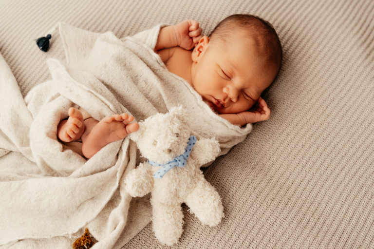 Newbornshooting – „Klein aber Oho“ Neugeborenen Fotografie im Atelier photoart hübner 12