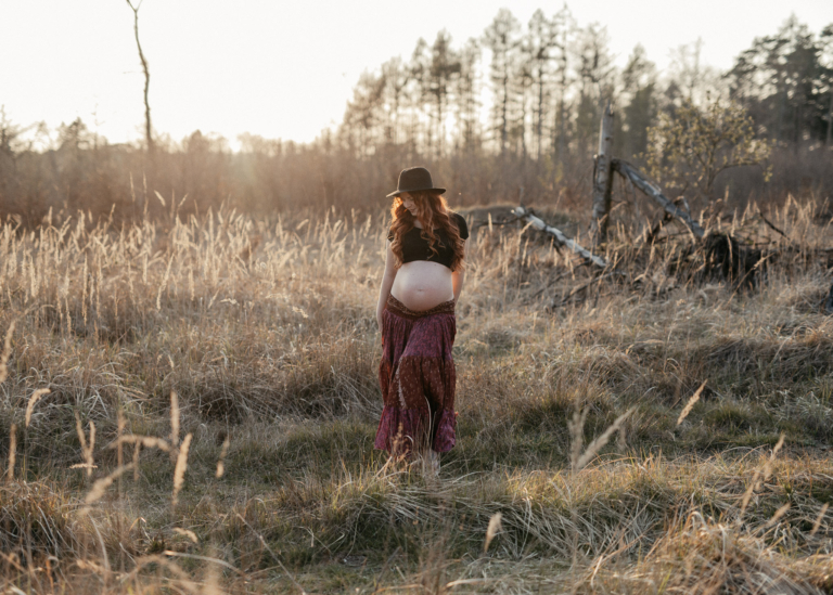 Schwangerschaft Fotoshooting bei Abendlicht Babybauch Fotos in der freien Natur photoart hübner Dein Fotograf 19