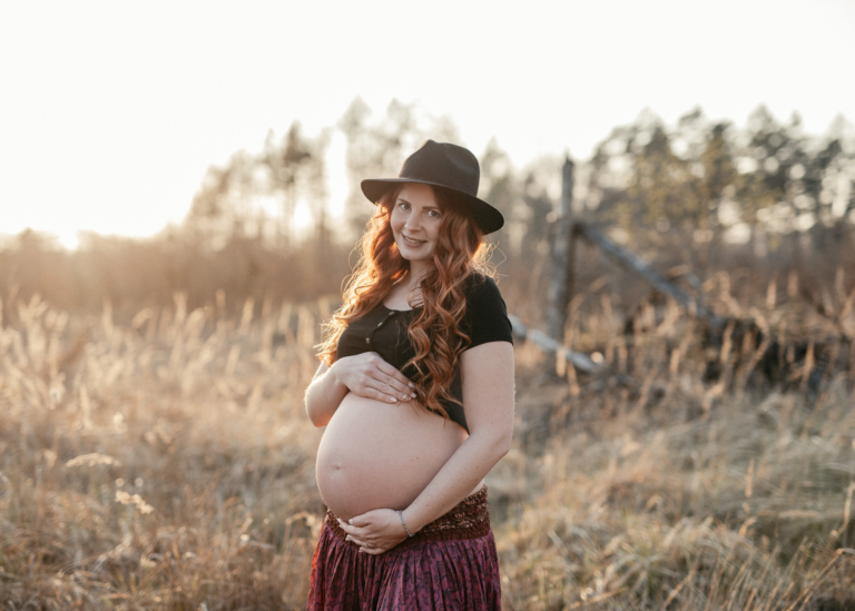 Schwangerschaft Fotoshooting bei Abendlicht Babybauch Fotos in der freien Natur photoart hübner Dein Fotograf 20