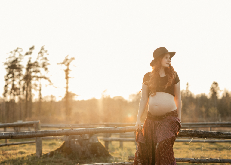 Schwangerschaft Fotoshooting bei Abendlicht Babybauch Fotos in der freien Natur photoart hübner Dein Fotograf 30