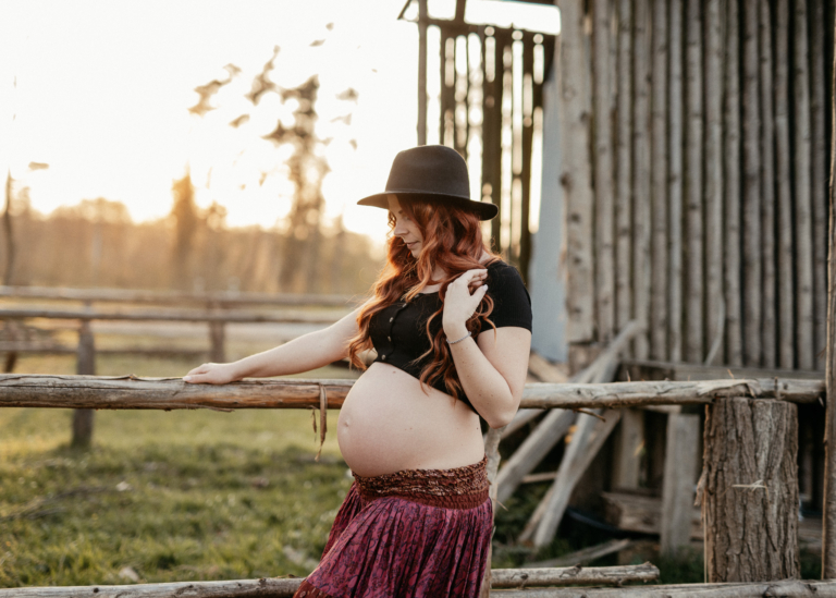 Schwangerschaft Fotoshooting bei Abendlicht Babybauch Fotos in der freien Natur photoart hübner Dein Fotograf 32