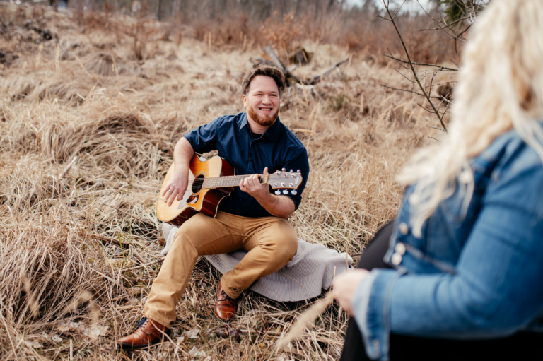 Schwangerschafts Shooting mit Tina, Niklas und seiner Gitarre photoart hüber Dein Ansprechpartner für Babybauch Fotos 11