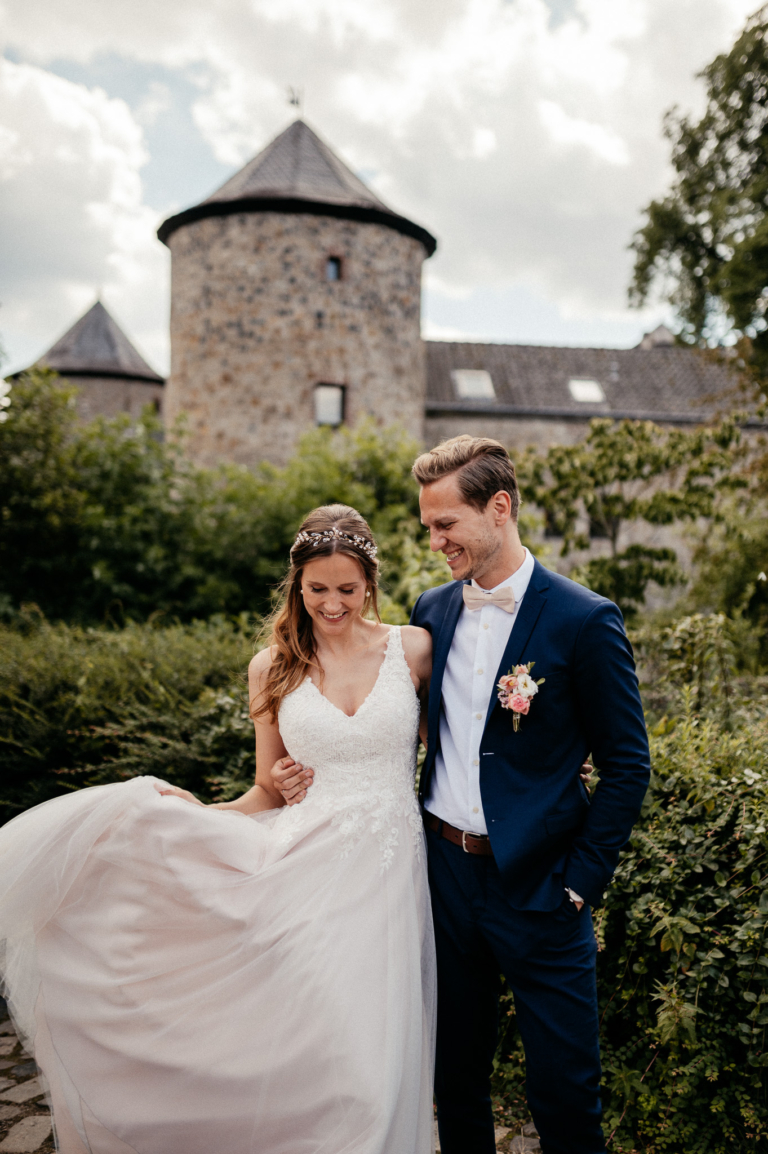 Sommerhochzeit auf Schloss Linnep – Sarah und Tim Hochzeitsreportage photoart hübner 36