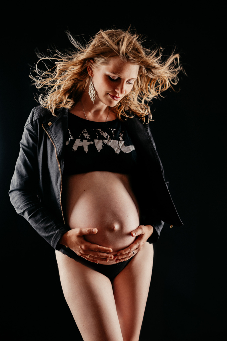 Susann ist schwanger kreatives Babybauch Shooting bei photoart hübner 02