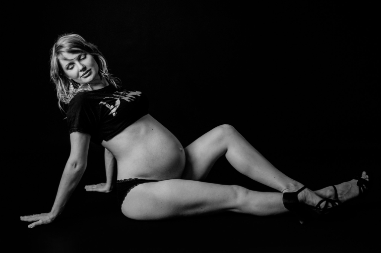 Susann ist schwanger kreatives Babybauch Shooting bei photoart hübner 03
