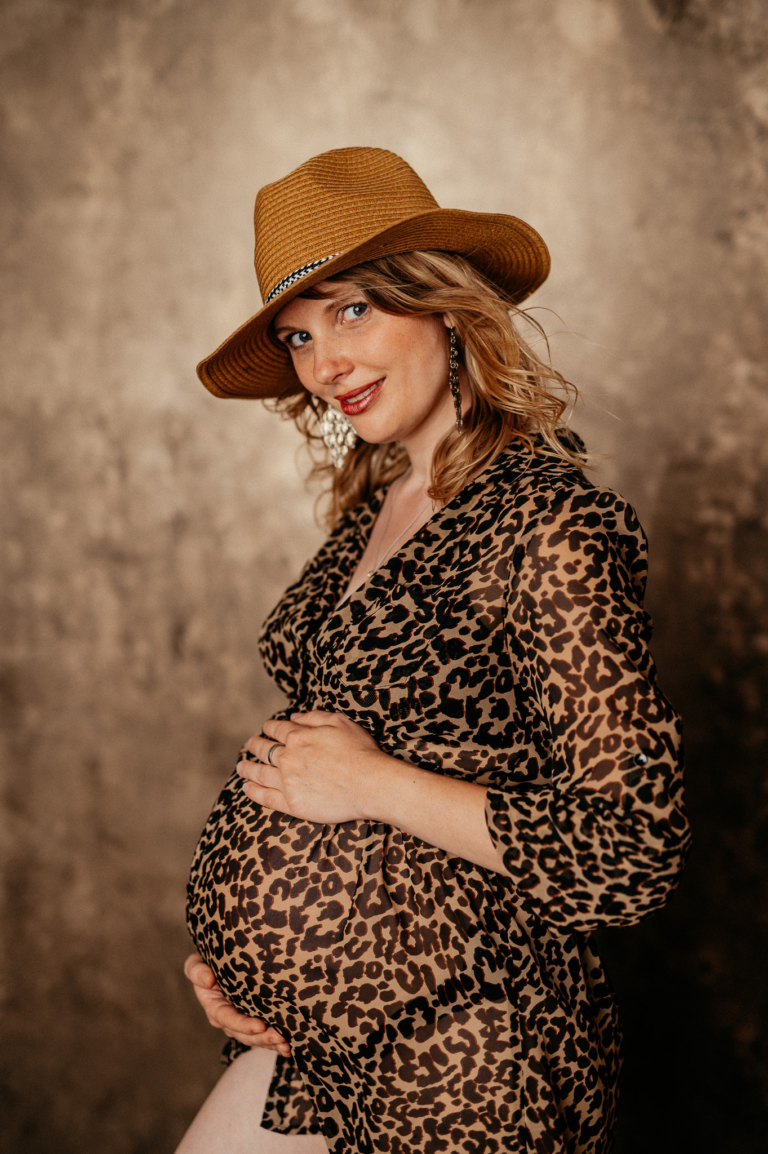 Susann ist schwanger kreatives Babybauch Shooting bei photoart hübner 06