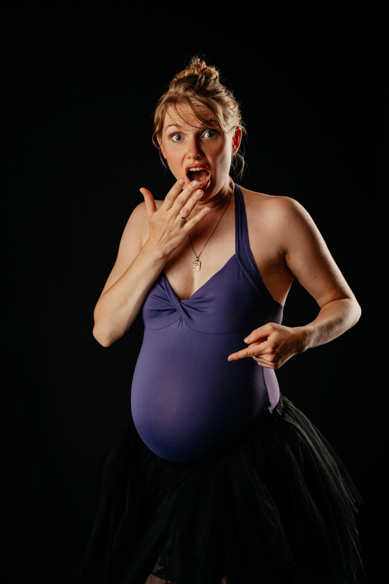 Susann ist schwanger kreatives Babybauch Shooting bei photoart hübner 07