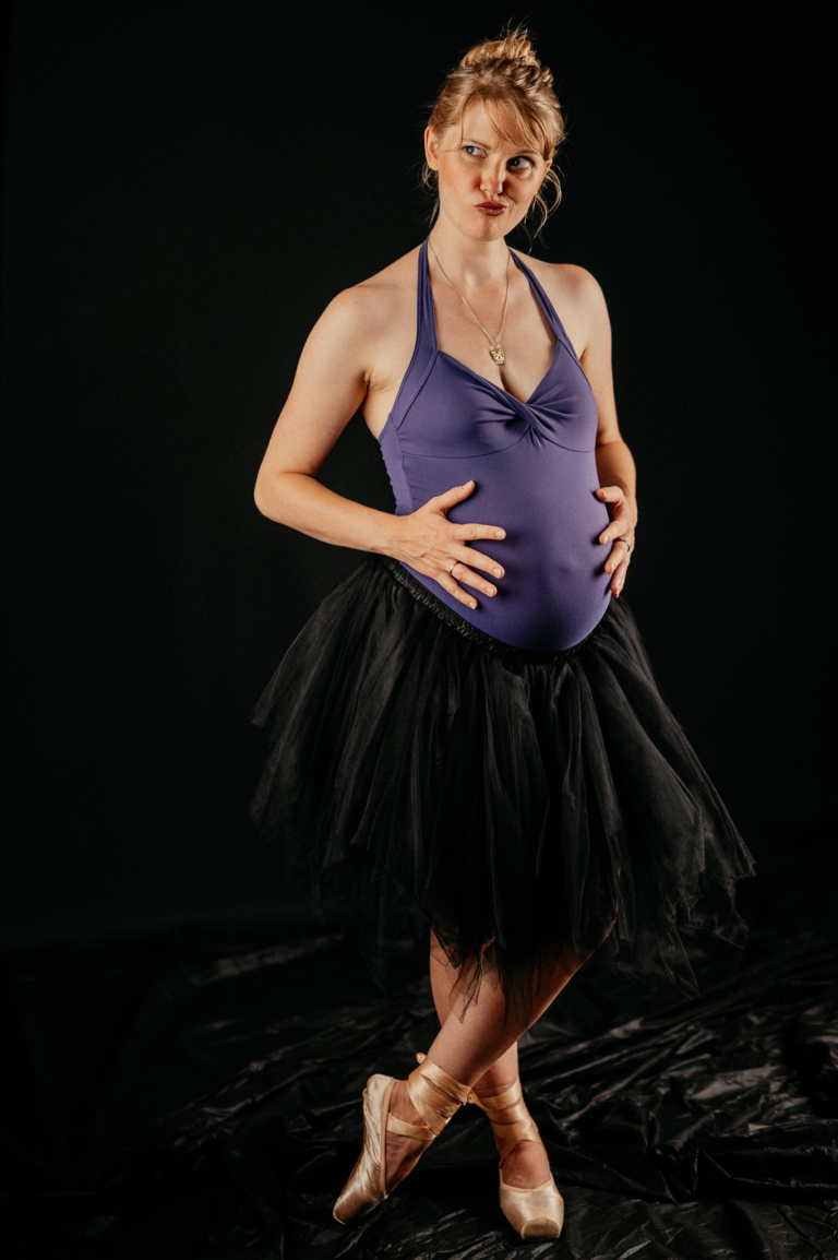 Susann ist schwanger kreatives Babybauch Shooting bei photoart hübner 09
