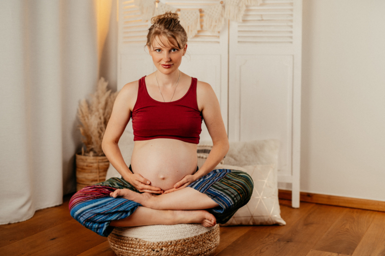 Susann ist schwanger kreatives Babybauch Shooting bei photoart hübner 11