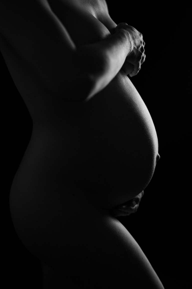 Susann ist schwanger kreatives Babybauch Shooting bei photoart hübner 21