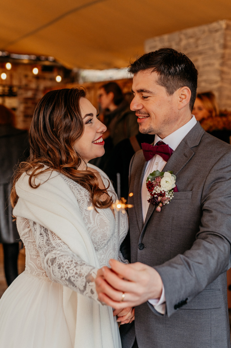Winterhochzeit im Standesamt Ratingen von Saskia & Ervis photoart hübner Dein Hochzeitsfotograf in Deiner Nähe 48